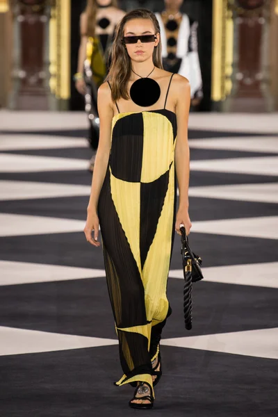 Look 11